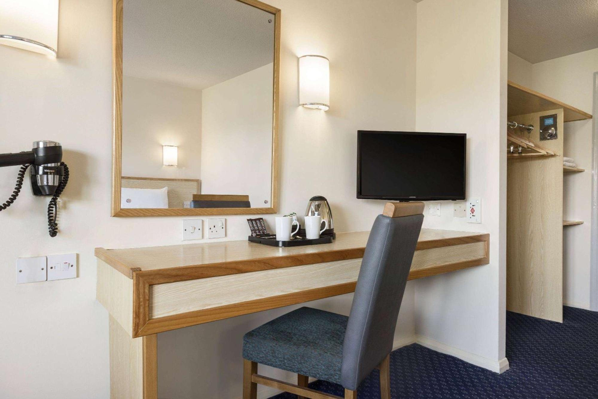 Days Inn Sutton Scotney North Zewnętrze zdjęcie
