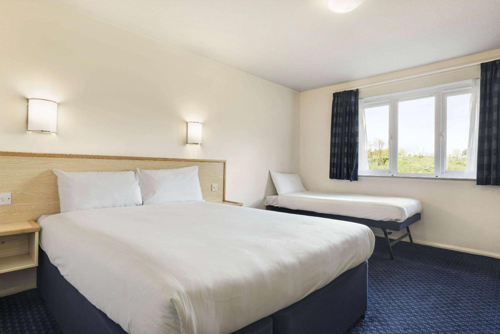 Days Inn Sutton Scotney North Zewnętrze zdjęcie