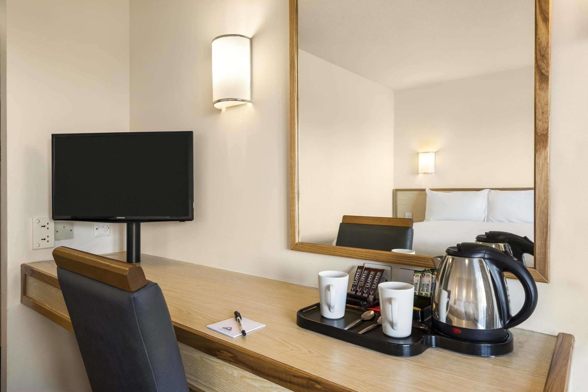 Days Inn Sutton Scotney North Zewnętrze zdjęcie